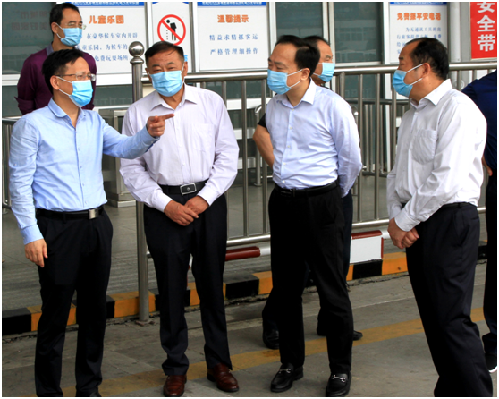 省交通運輸廳黨組書記、廳長章義來到集團公司阜陽長途汽車中心站檢查安全生產(chǎn)工作